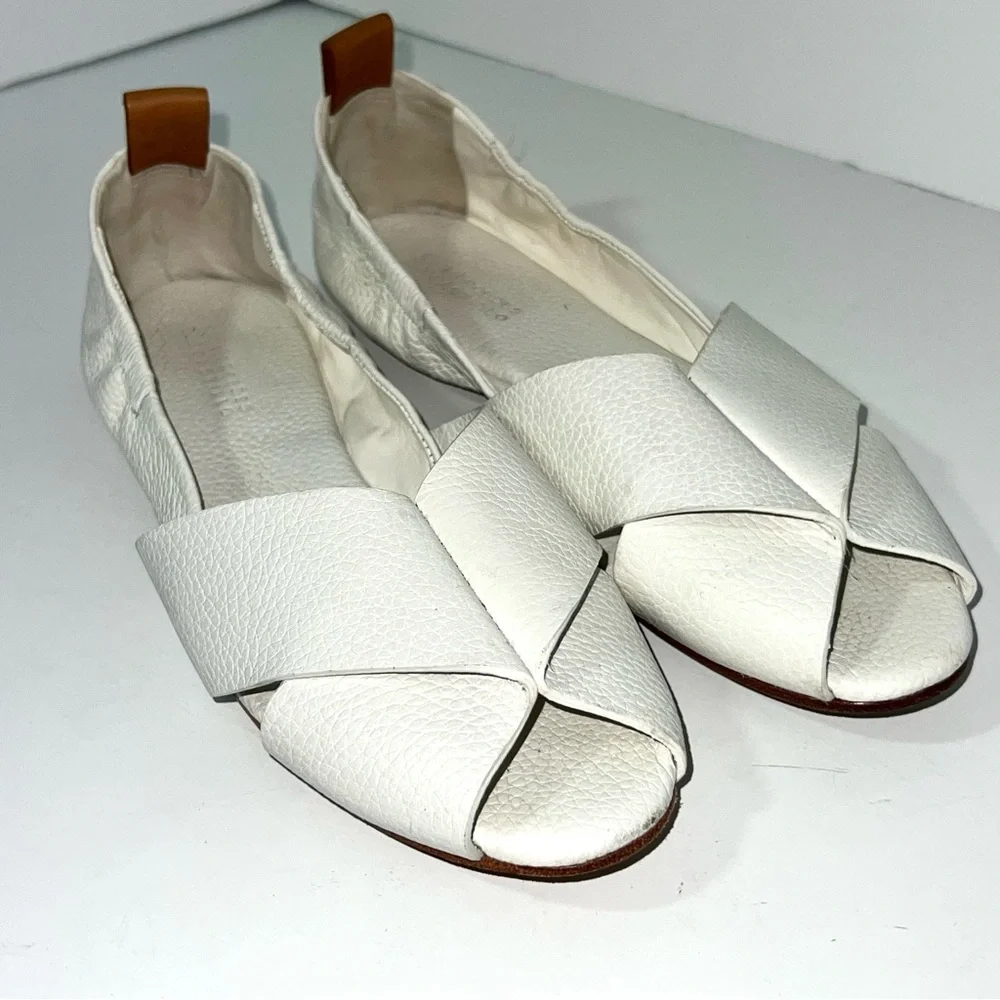 Mercedes Castillo Amaia‎ White Pebbled Leather Open Toe Flats Size 8.5